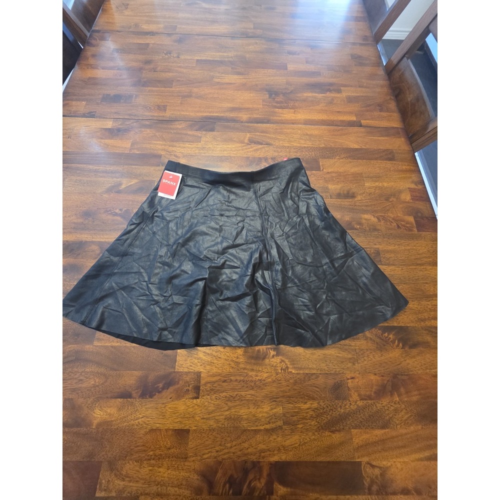 Spanx‎ Women's Faux Leather Flouncy Skirt  Black Medium Nwt. Sku 90